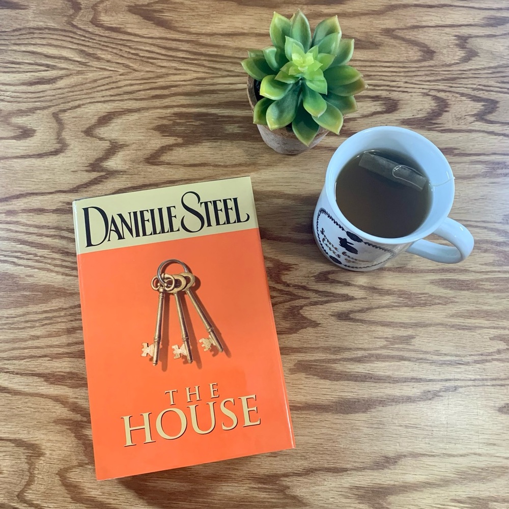 5/$10 📚 The House by Danielle Steel | Hardcover book LARGE PRINT